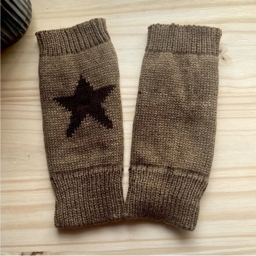 Knit Fingerless Gloves Hand Warmers with Black Star Design